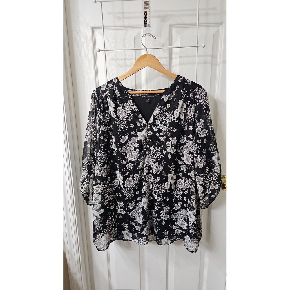 Sara Michelle Plus Size 2X Black and White Floral Chiffon V-Neck Blouse with Met